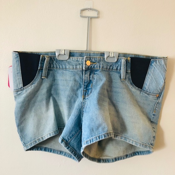 Maternity Shorts - Picture 1 of 3